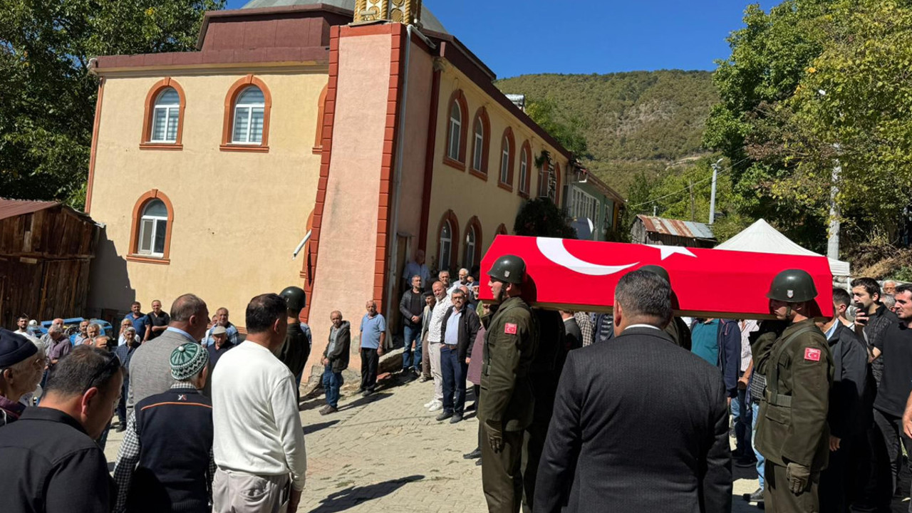 Askeri tören düzenlendi! Kıbrıs gazisi ve eşi son yolculuğuna uğurlandı