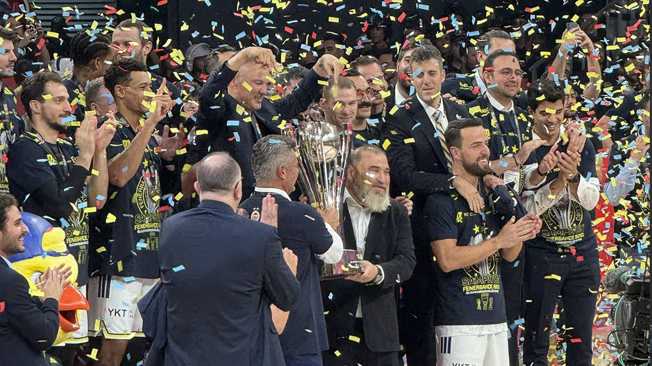 Fenerbahçe kaldığı yerden devam! Sadettin Saran'a kupayla 'merhaba'