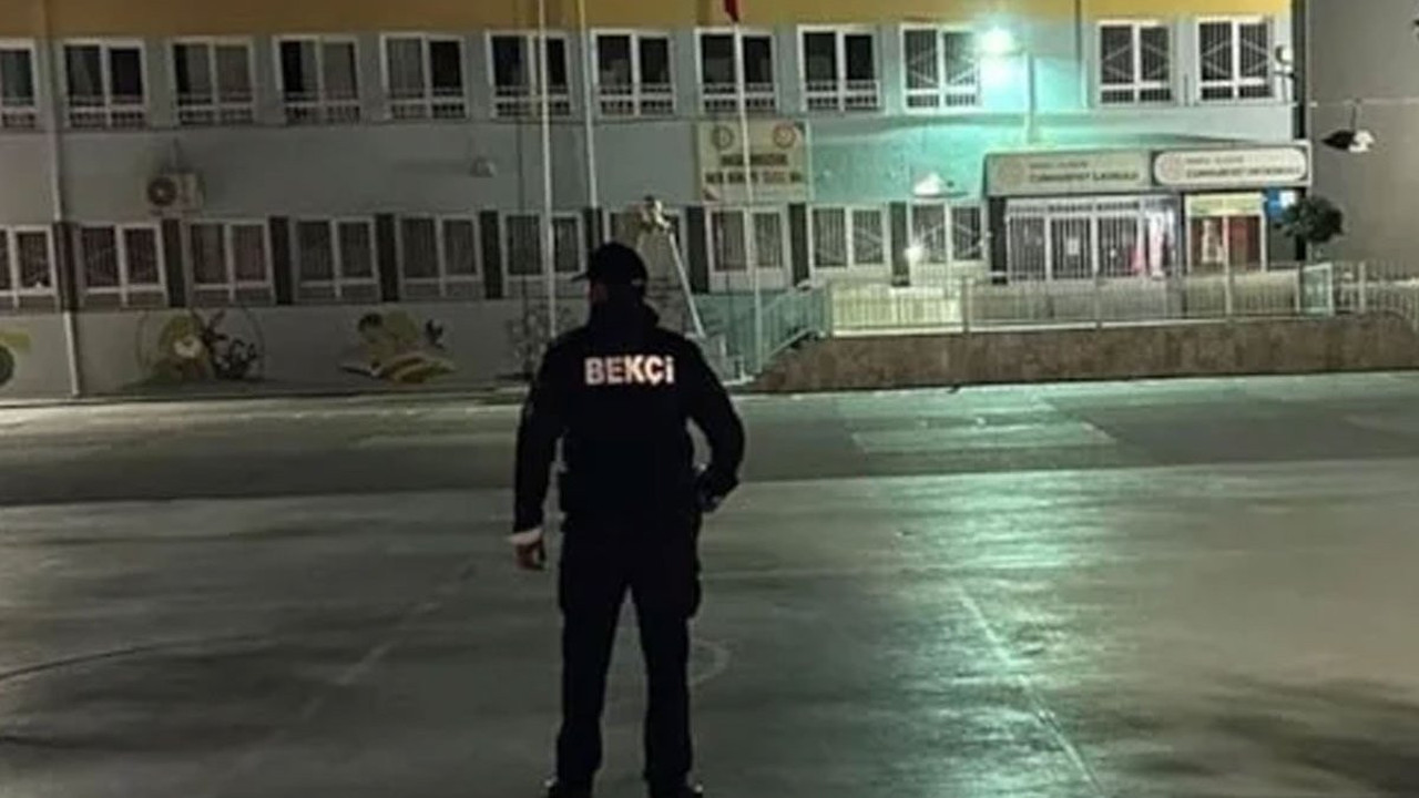 Okulda çıplak dolaşan bekçiye soruşturma