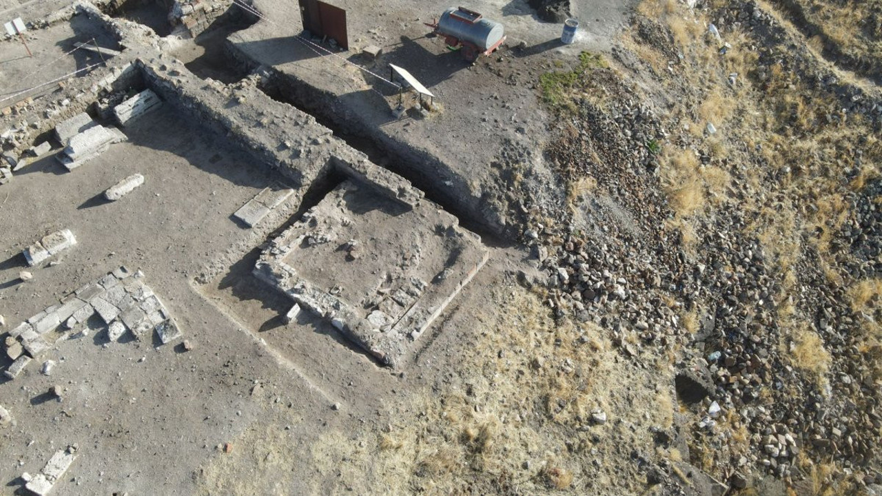 Ani'de tarihi keşif! Selçuklu kümbeti gün yüzüne çıkarıldı