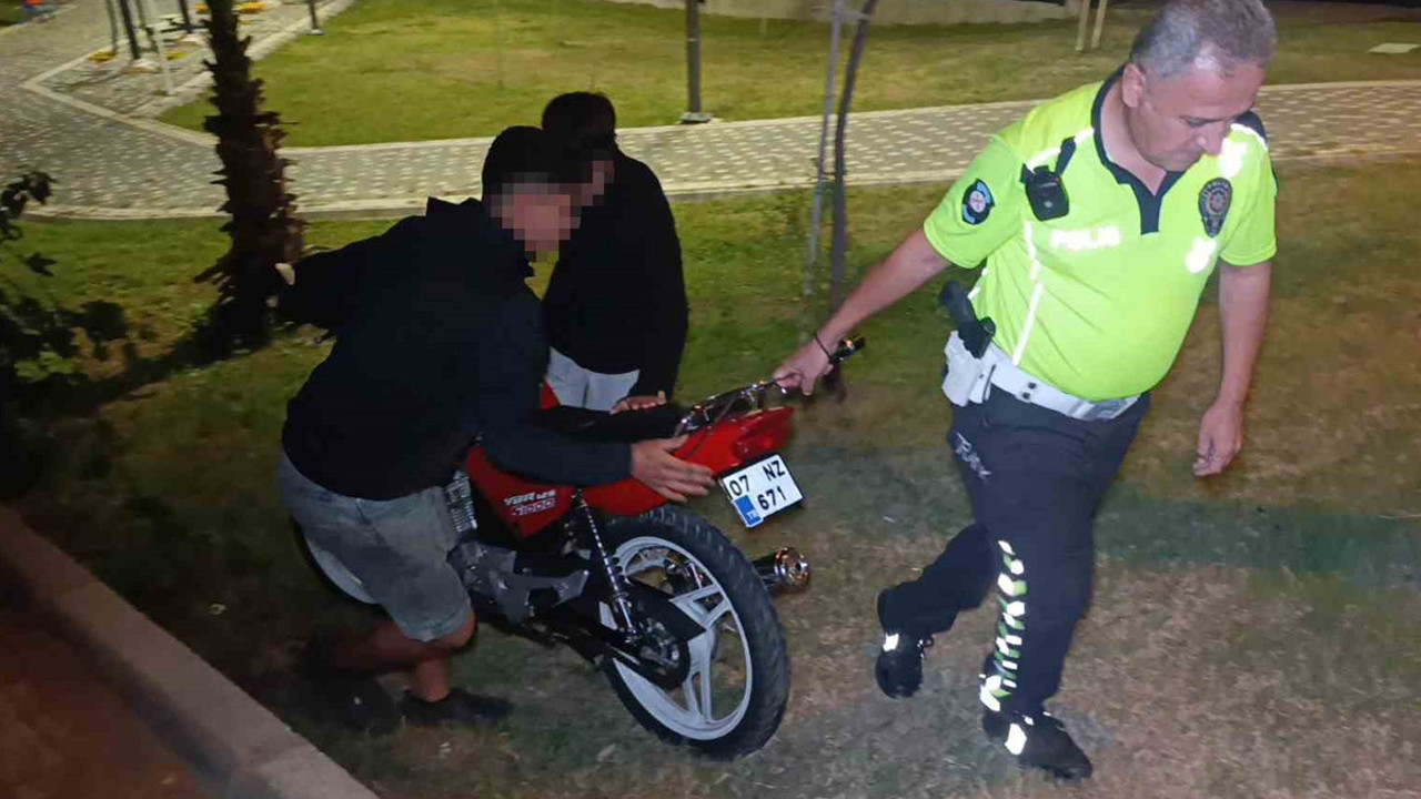 Gençlerin gece sürüşü pahalıya patladı! Mahalleliyi isyan ettirmiştilerdi