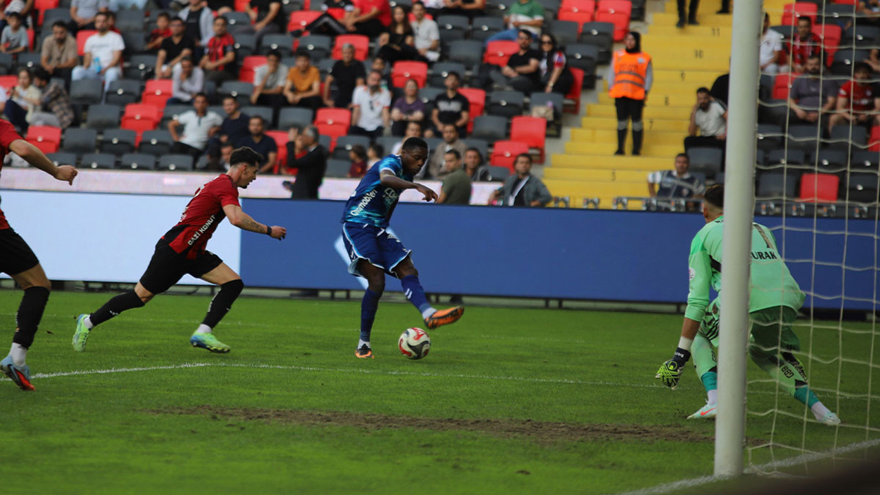 Gaziantep'te 4 gol, 1 kırmızı kart