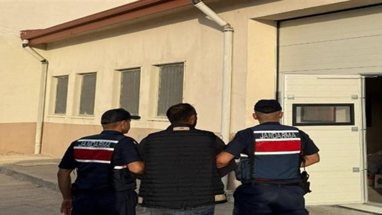 Soyadını değiştirip anne ve babasını katletti!