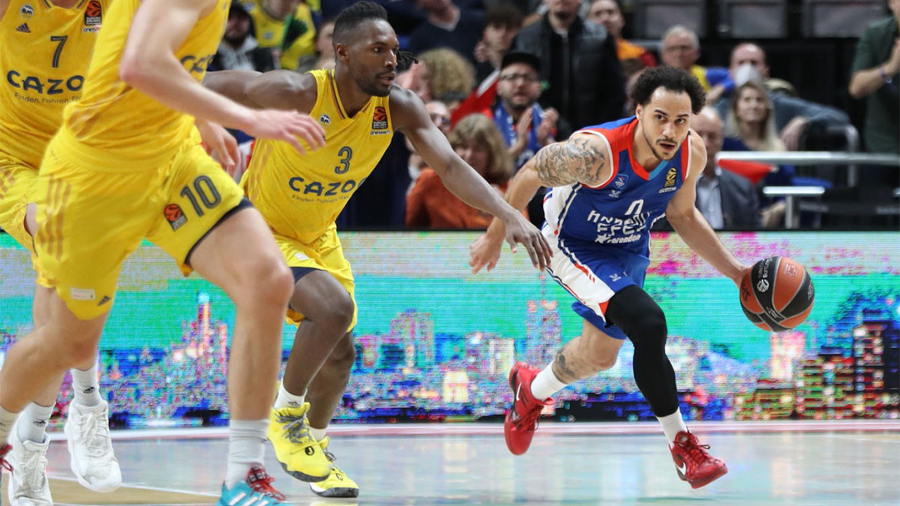 Anadolu Efes'te sakat kaptan Larkin'den haber var