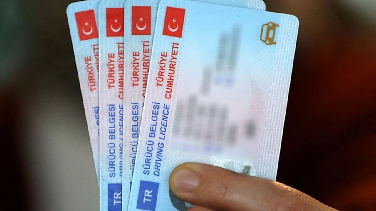 Bakan Yerlikaya'dan eski tip sürücü belgesi uyarısı! Aman dikkat bu süreyi kaçırmayın