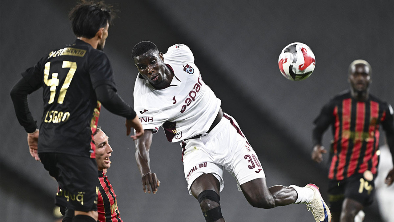 Tartışmalı penaltı pozisyonunun VAR kayıtları açıklandı