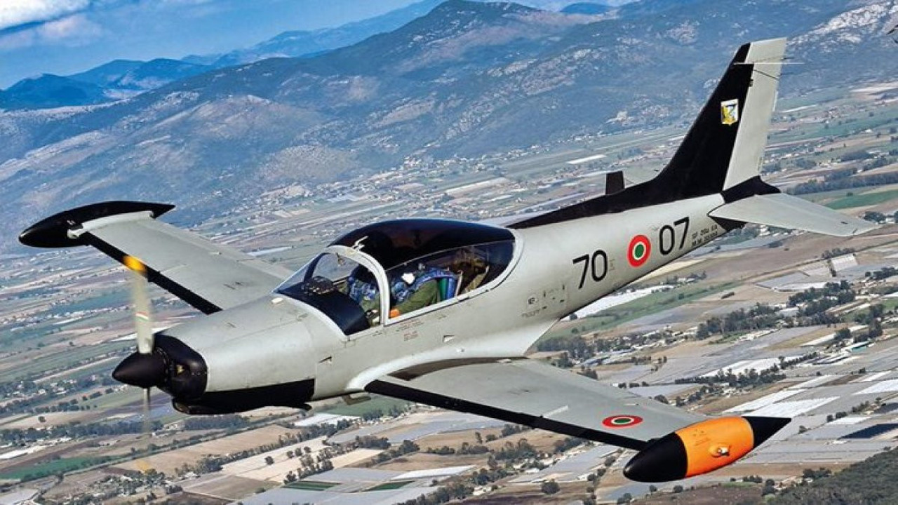 Askeri eğitim uçağı milli parka düştü. 2 asker öldü