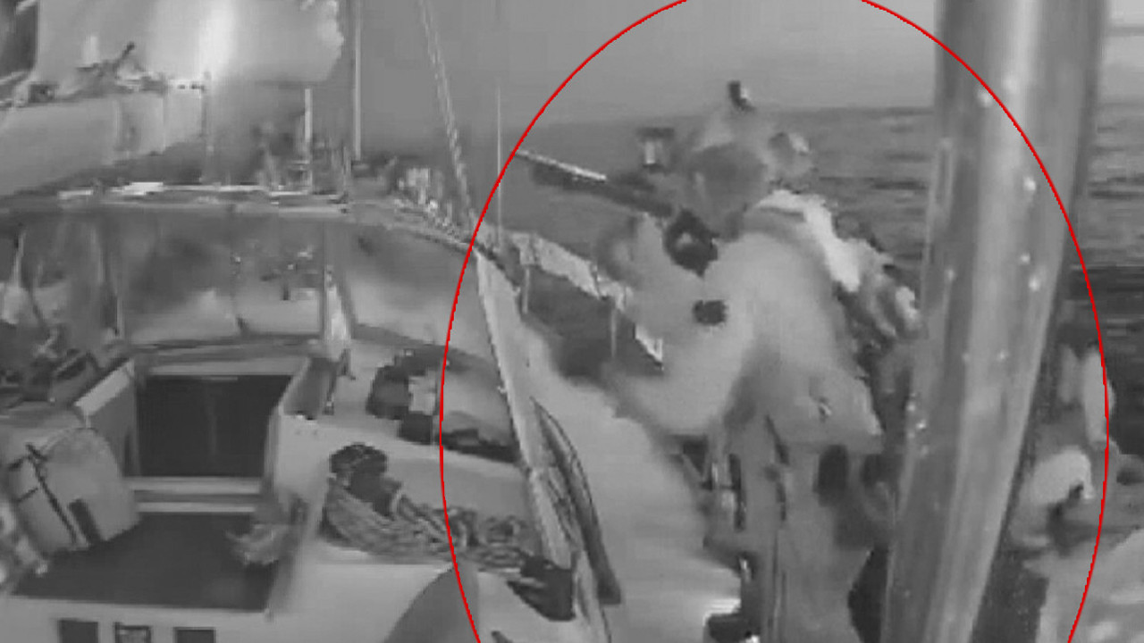 İsrail askerlerinin Sumud Filosu'ndaki bir gemiye baskın anı ortaya çıktı!