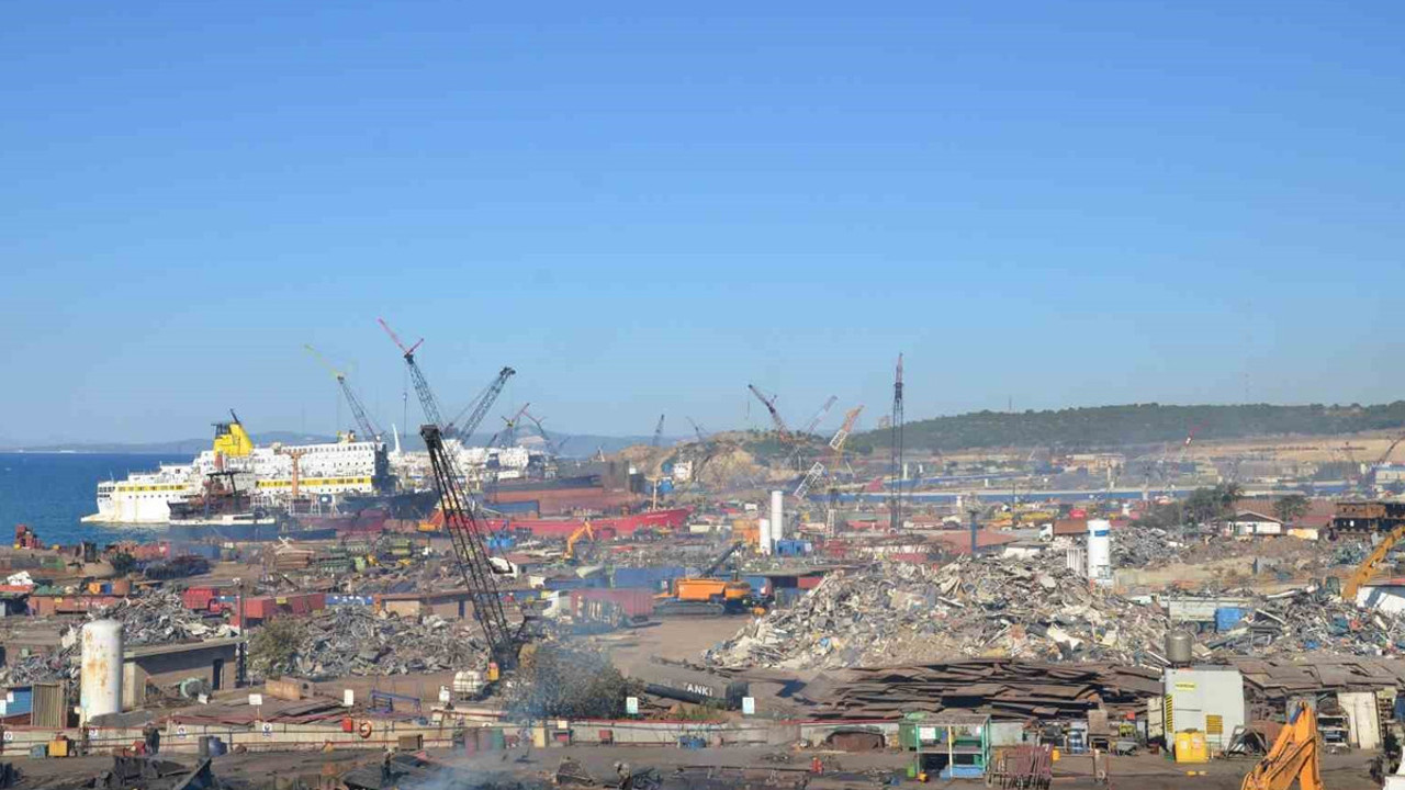 Aliağa'daki gemide yürekleri burkan kaza! İşçi kaptan köşkünden yere çakıldı