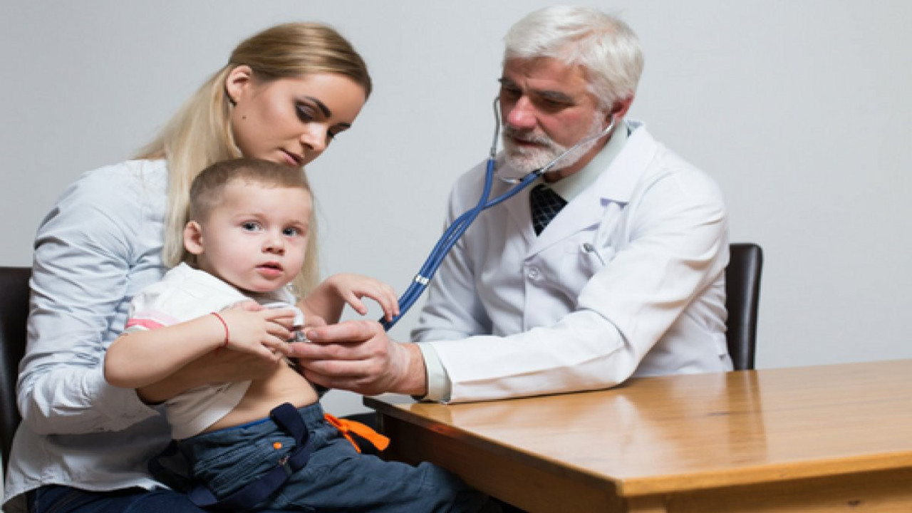 Minik kalplerin sinsice saklanan tehlikesi! Ebeveynler hangi 'masum' belirtilere dikkat etmeli?