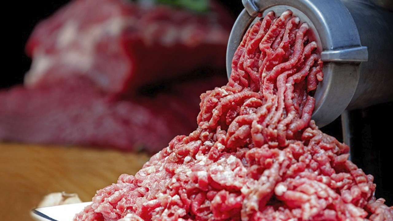 Vatandaşa “et” diye bakın ne yedirmişler! Bu kadarı da olmaz…