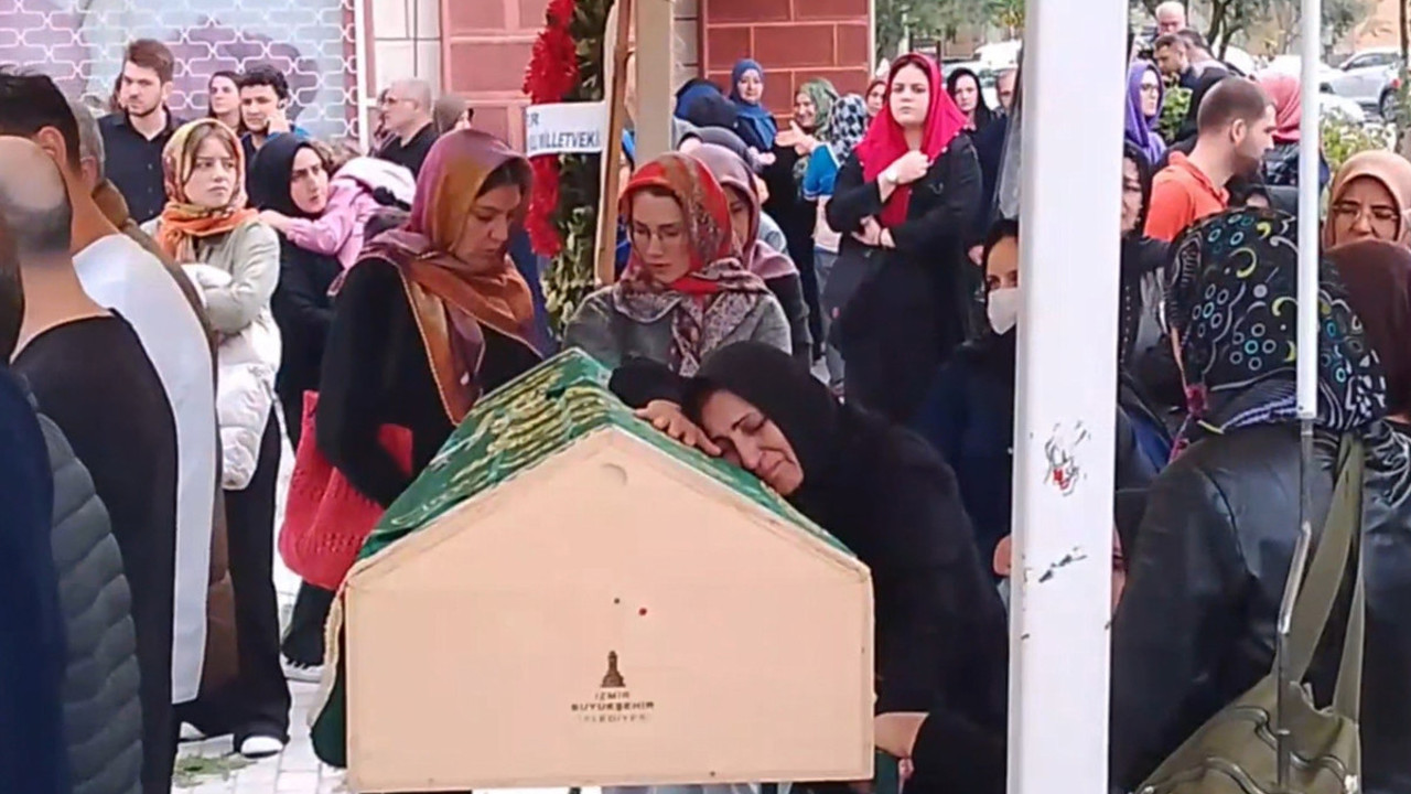 Tabuta sarılan kadın gözyaşlarına hakim olamadı! Dilovası’nda patlama hayatını kaybetmişti