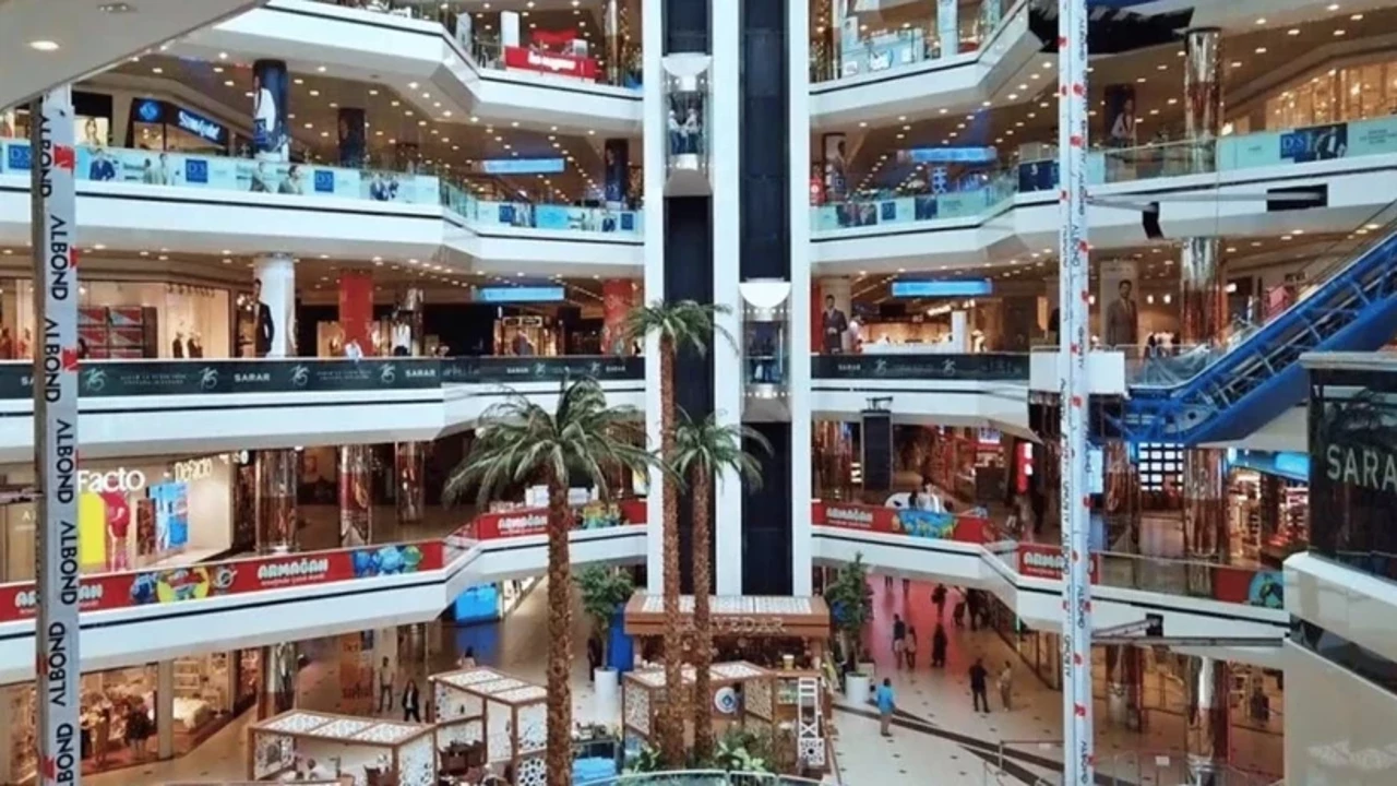 AVM’ler pazar günü kapatılacak mı? Bakanlıktan dikkat çeken açıklama