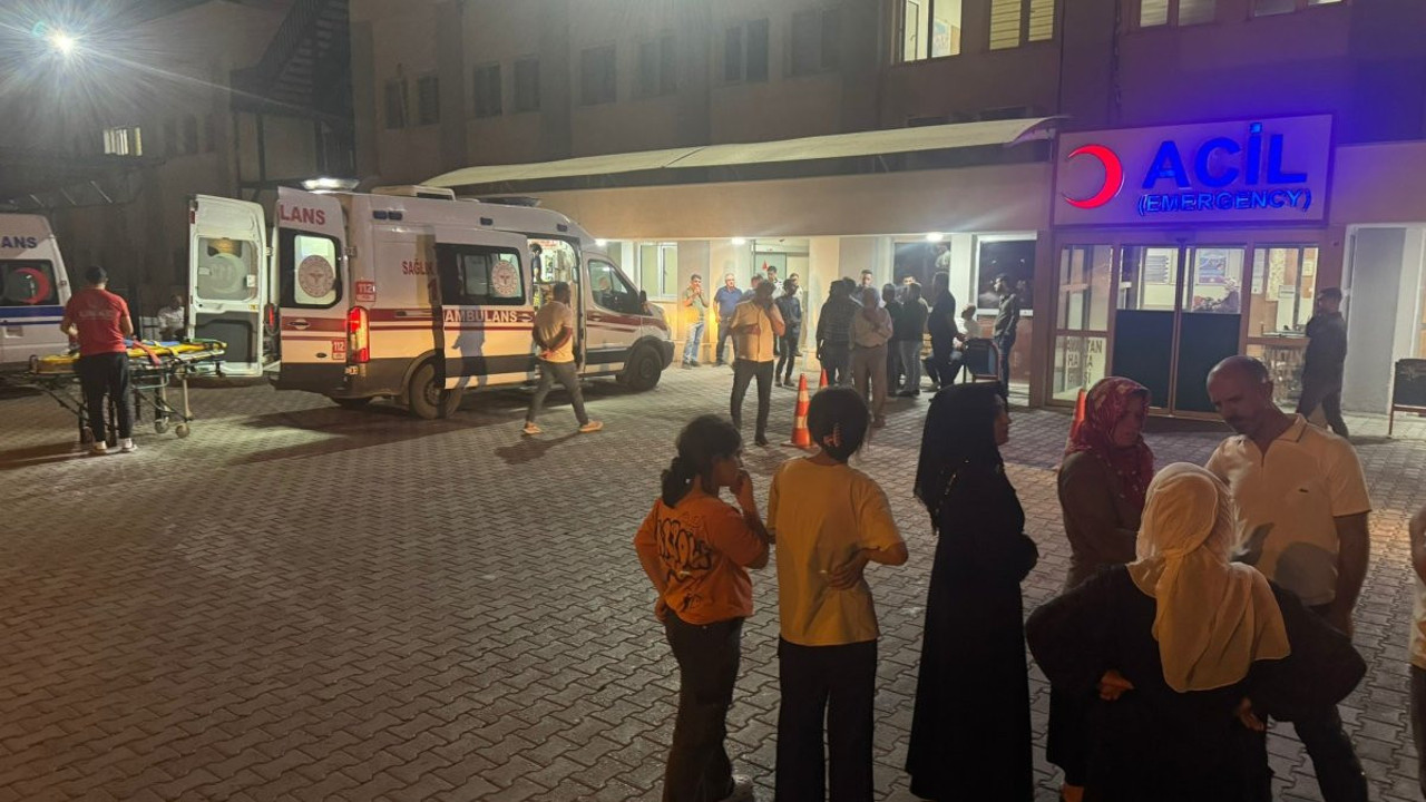 Kurtalan'da fıstık işçilerini taşıyan minibüs kaza yaptı: 7 yaralıdan 2'sinin durumu kritik!