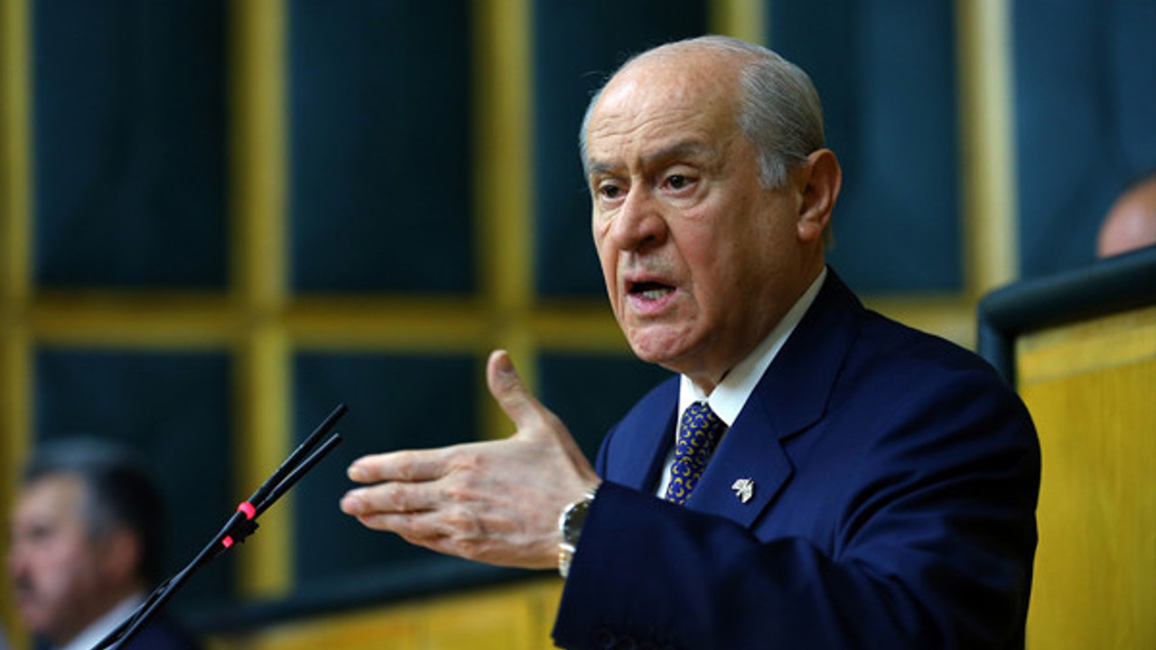Bahçeli Ülkücülere ateş açan AKİT'le el sıkıştı!