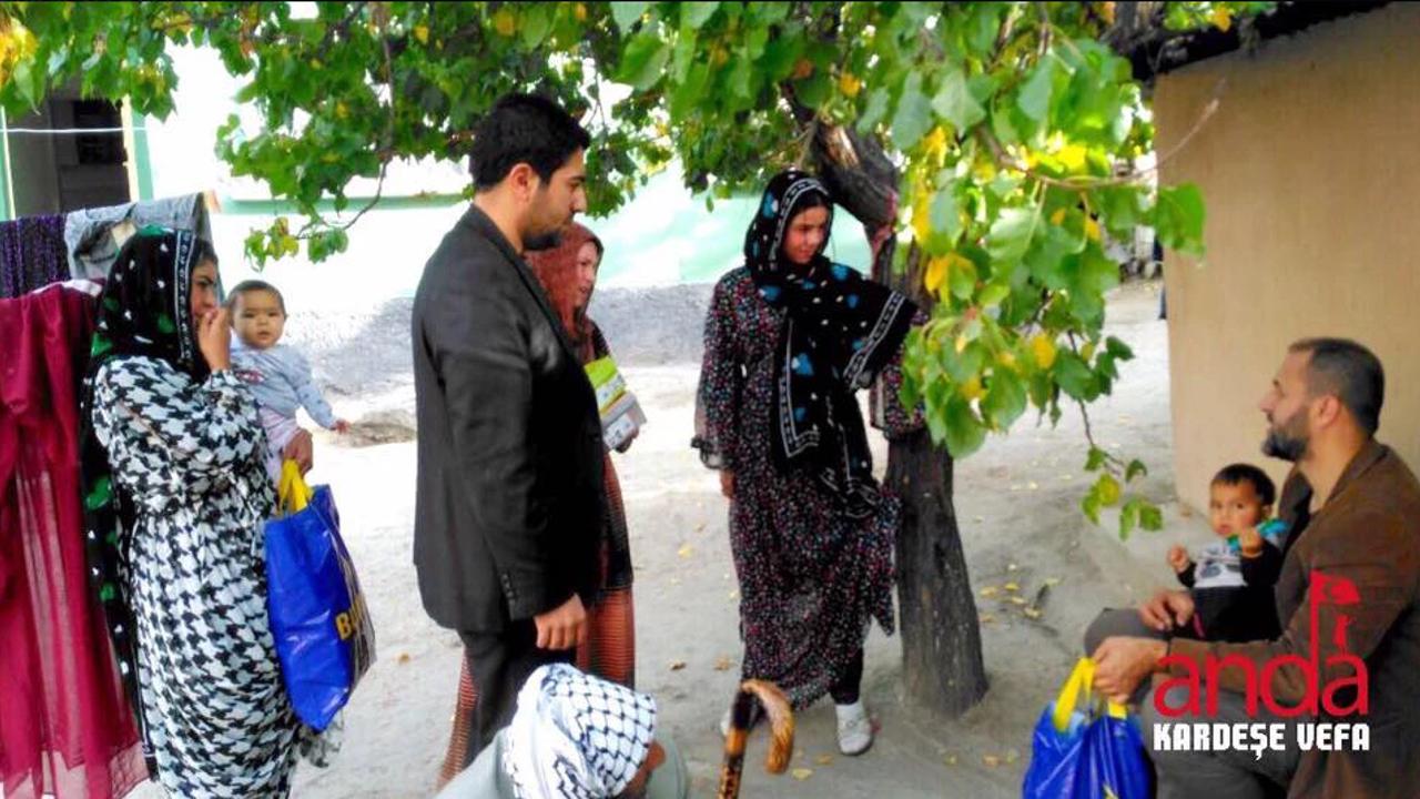 Anda Kardeşe Vefa Derneği Türkmenlere yardımını sürdürüyor...