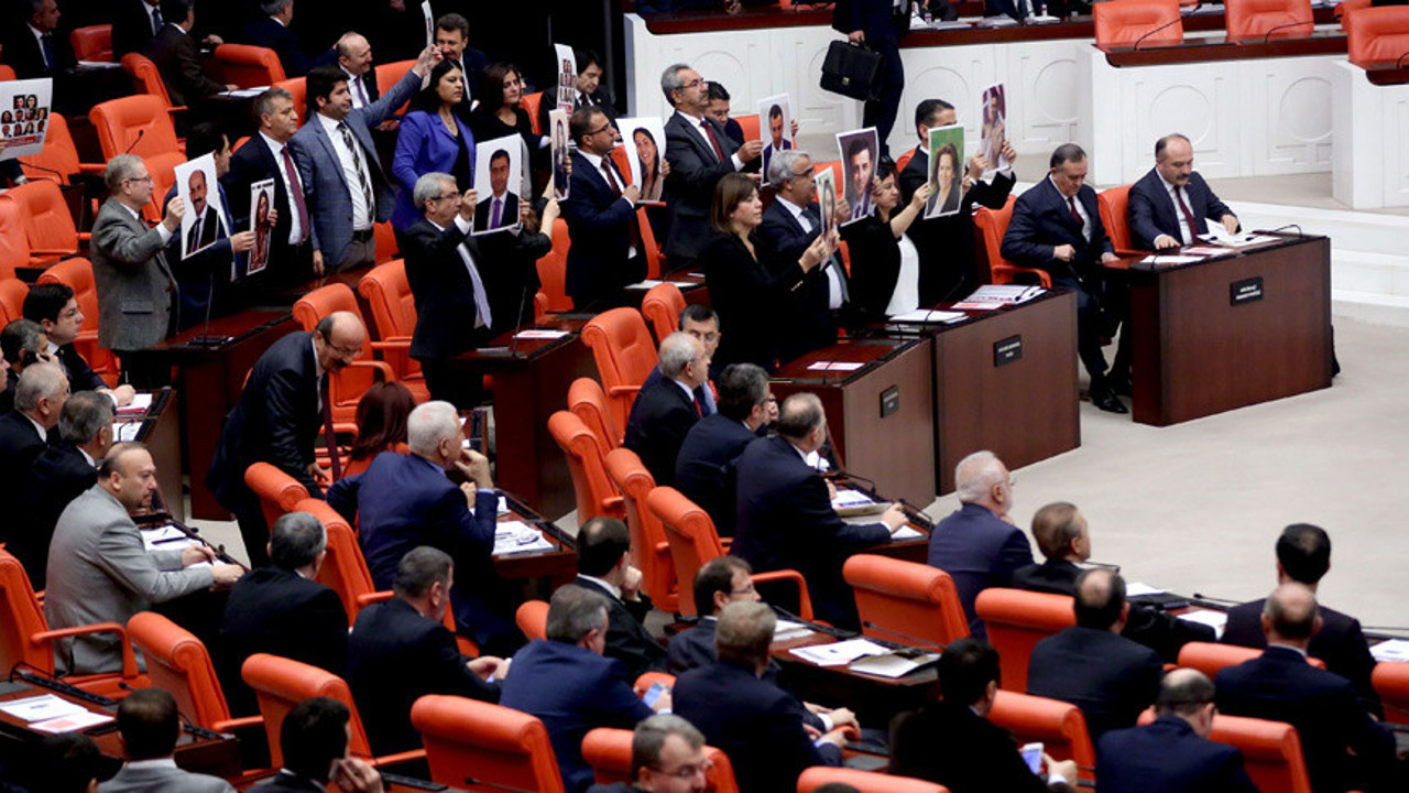 Bütçe görüşmelerinde HDP protestosu