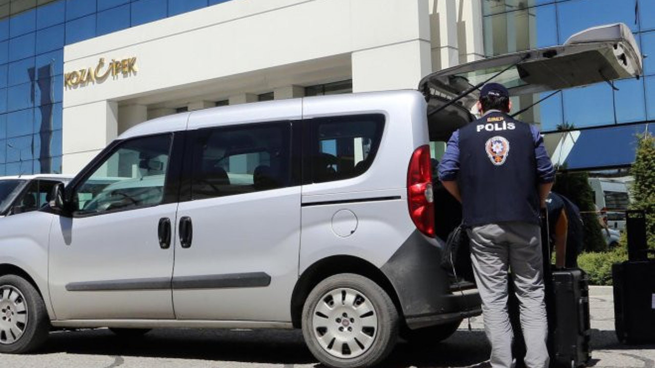 Kayyumlar dolar bozdurma yüzünden kavga etti