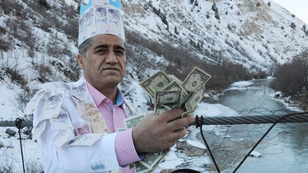 Bir çanta doları Zap Suyu'na attı