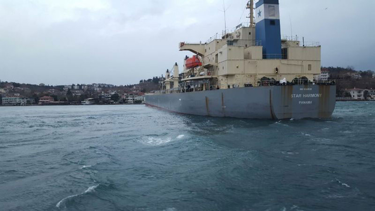 Yeniköy’de gemi karaya oturdu!