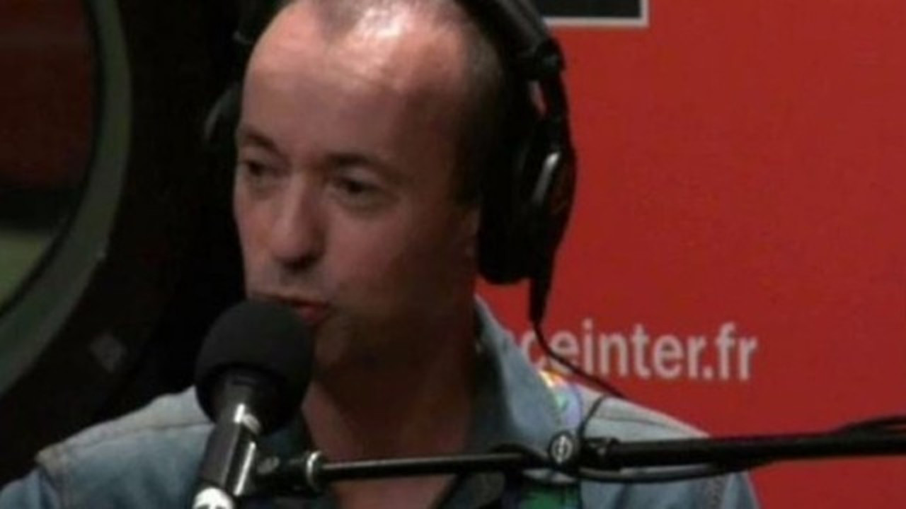 Fransız şarkıcı, Reina saldırısıyla böyle dalga geçti