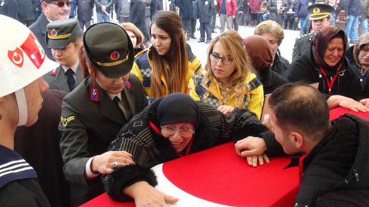 O Astsubay şehitliğe nakledildi