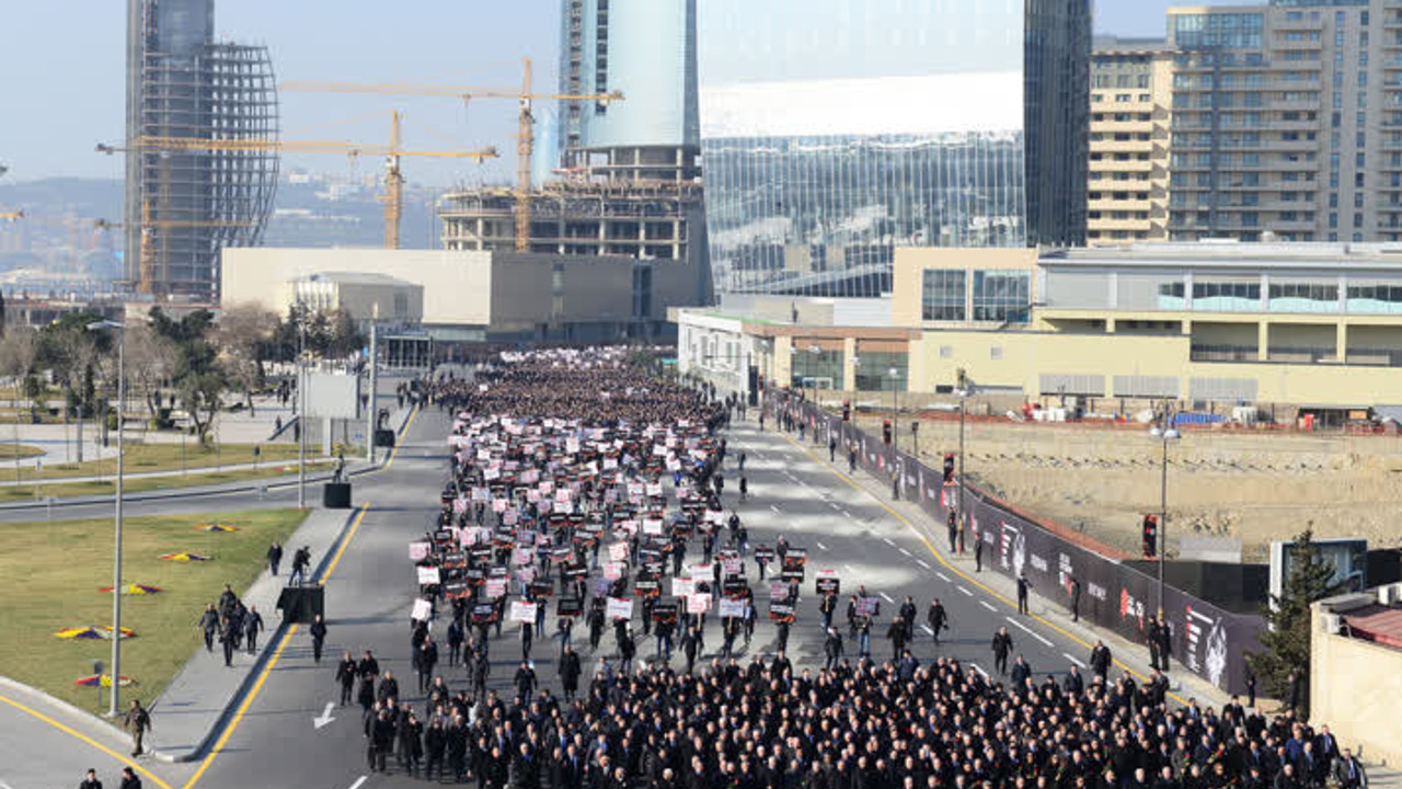 Azerbaycan'da on binler Hocalı için yürüdü
