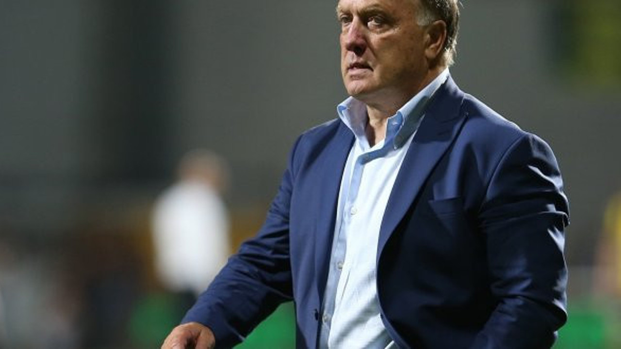 "Advocaat, istifa etti ama..."