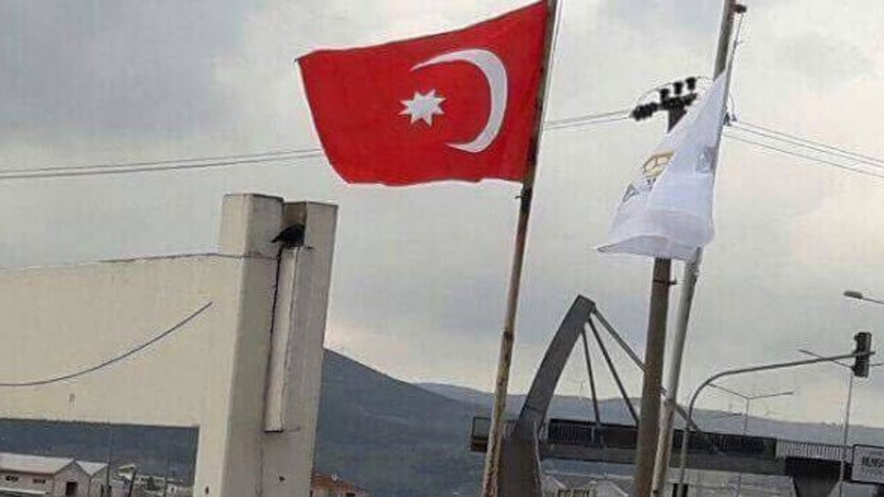 AKP'li belediye Türk Bayrağı'nı indirdi