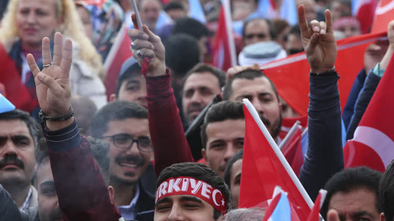 Rabia gölgesinde MHP mitingi