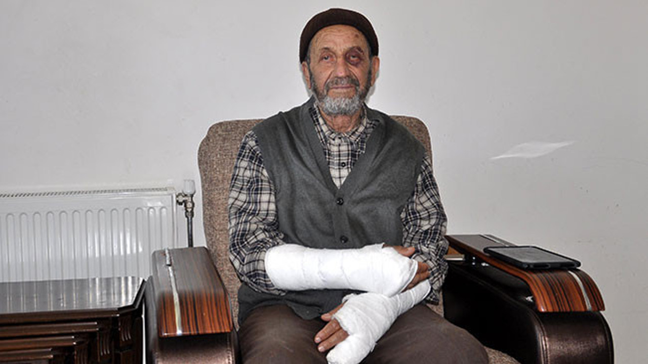 Cami çıkışlı yaşlı adamın kollarını kırdılar