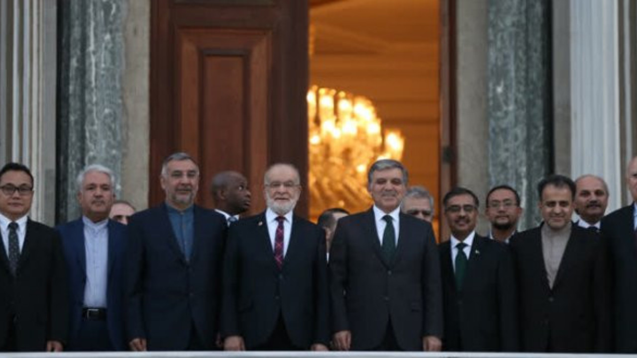 Gül, Saadet Partisi'nin toplantısına katıldı