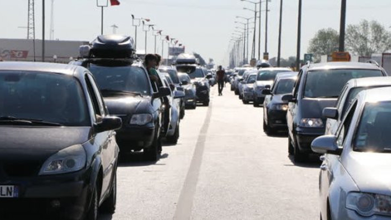 "Türkler rüşvet vermeye zorlanıyor"