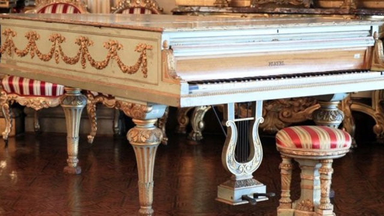 Şendil, “Atatürk’ü bırak piyanoya bak...”