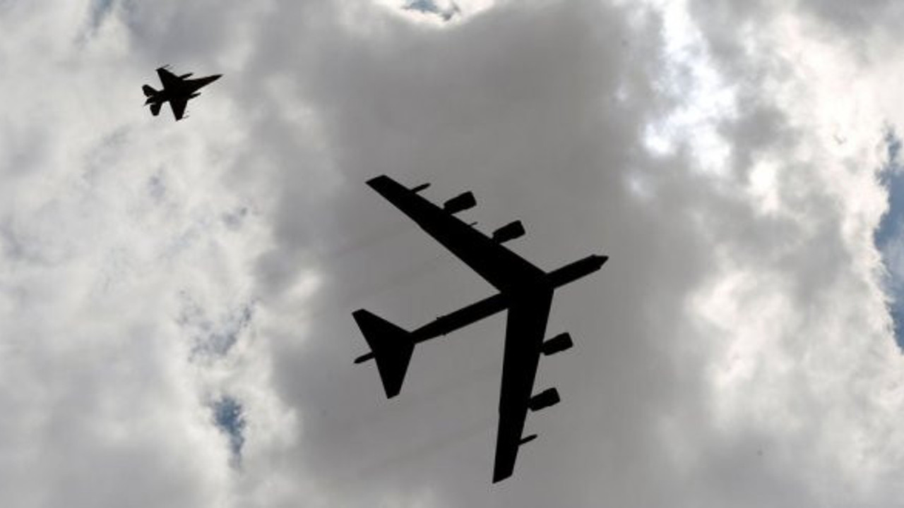 ABD savaş uçakları Kuzey Kore sınırında uçtu
