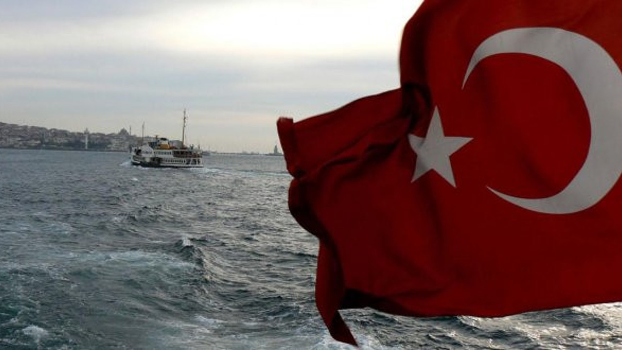 Özdil: "Ne mutlu Türk'üm diyene..."