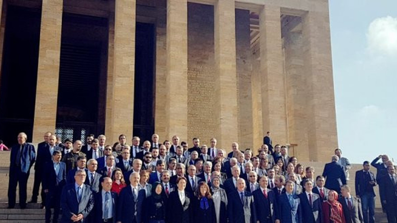 İyi Parti Mustafa Kemal Atatürk'ün huzurunda