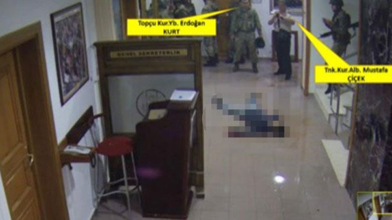 15 Temmuz'da şehit ettikleri vatandaşın resmini çekmişler