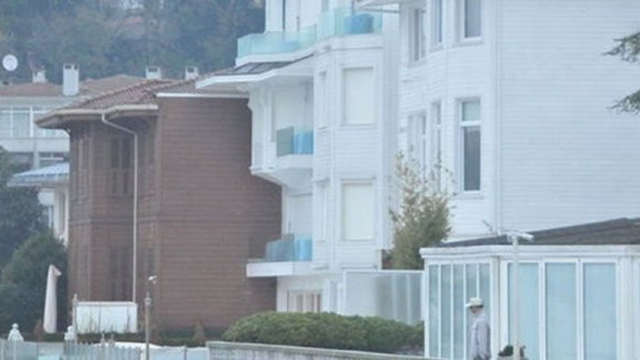 Ebru Gündeş o yalıyı terk etti