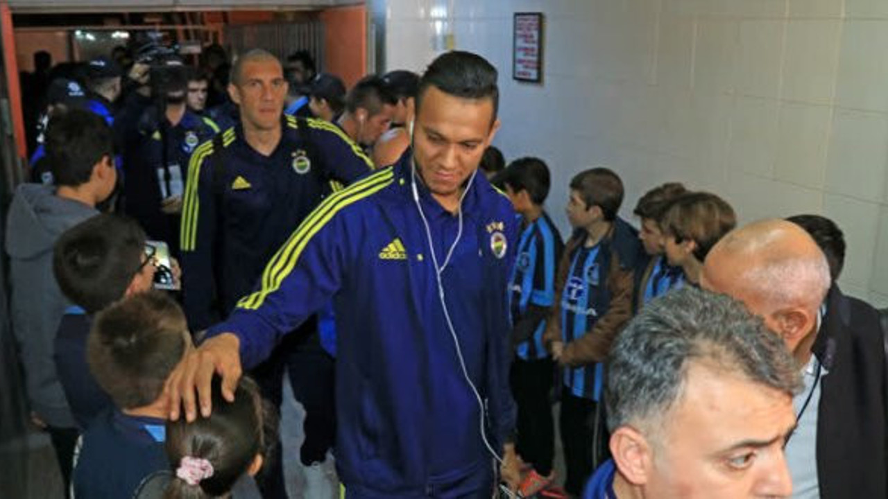 Fenerbahçe ve Adana Demir Spor şehit çocuklarıyla maça çıktı