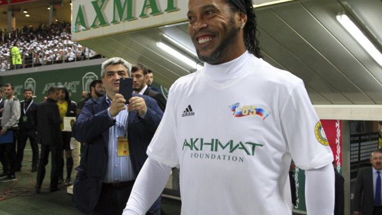 Ronaldinho futbolu bıraktı