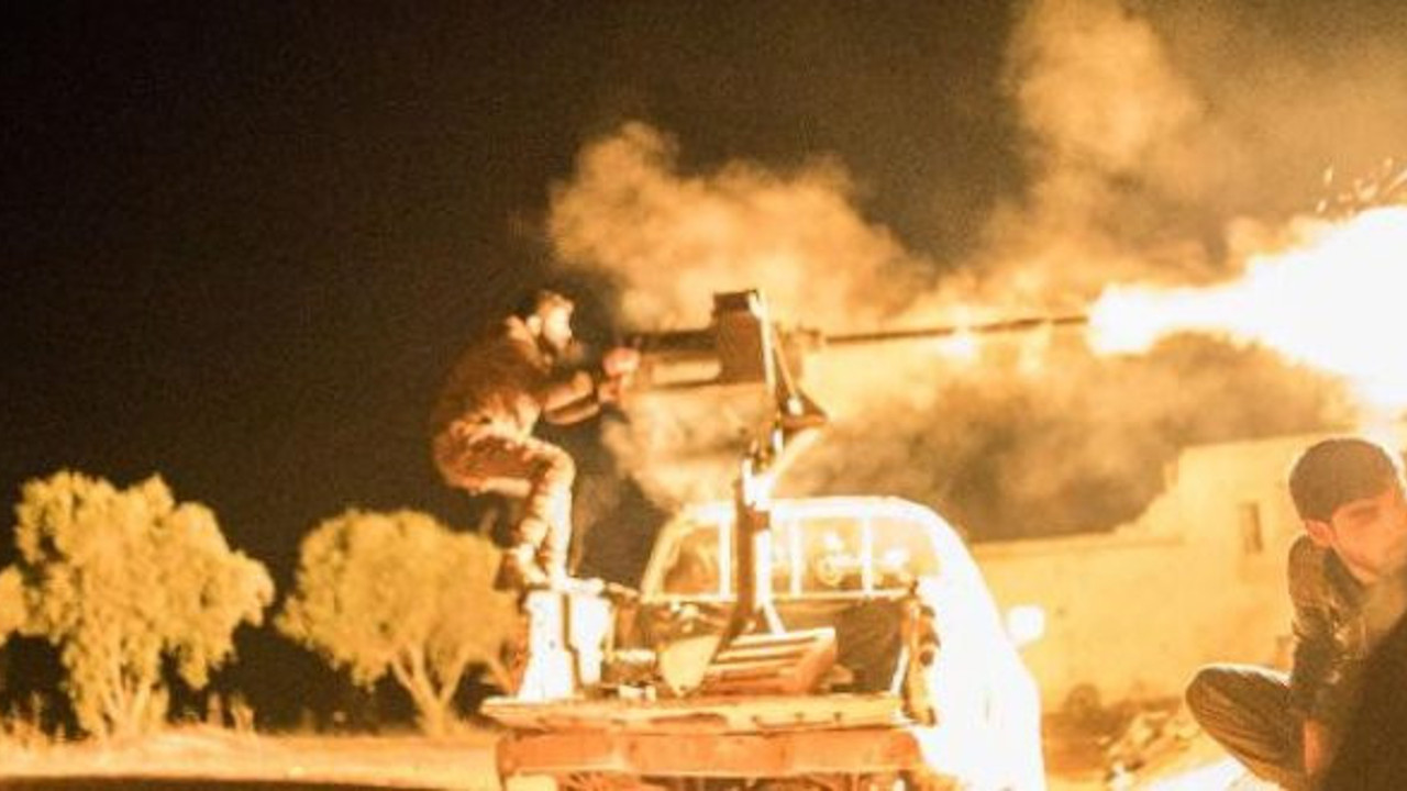 Afrin sınırındaki Azez'de muhalifler eli tetikte