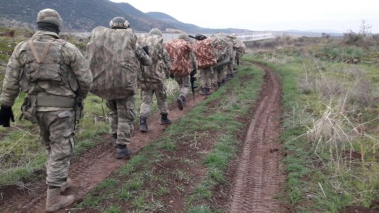 İYİ Parti'den mehmetçiğe Türk Bayrağı desteği