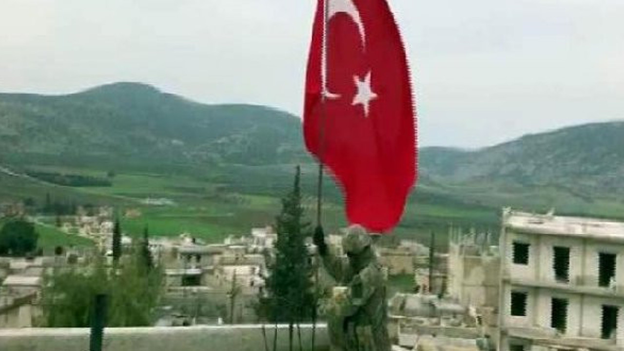 Raco'ya Türk Bayrağı dikildi