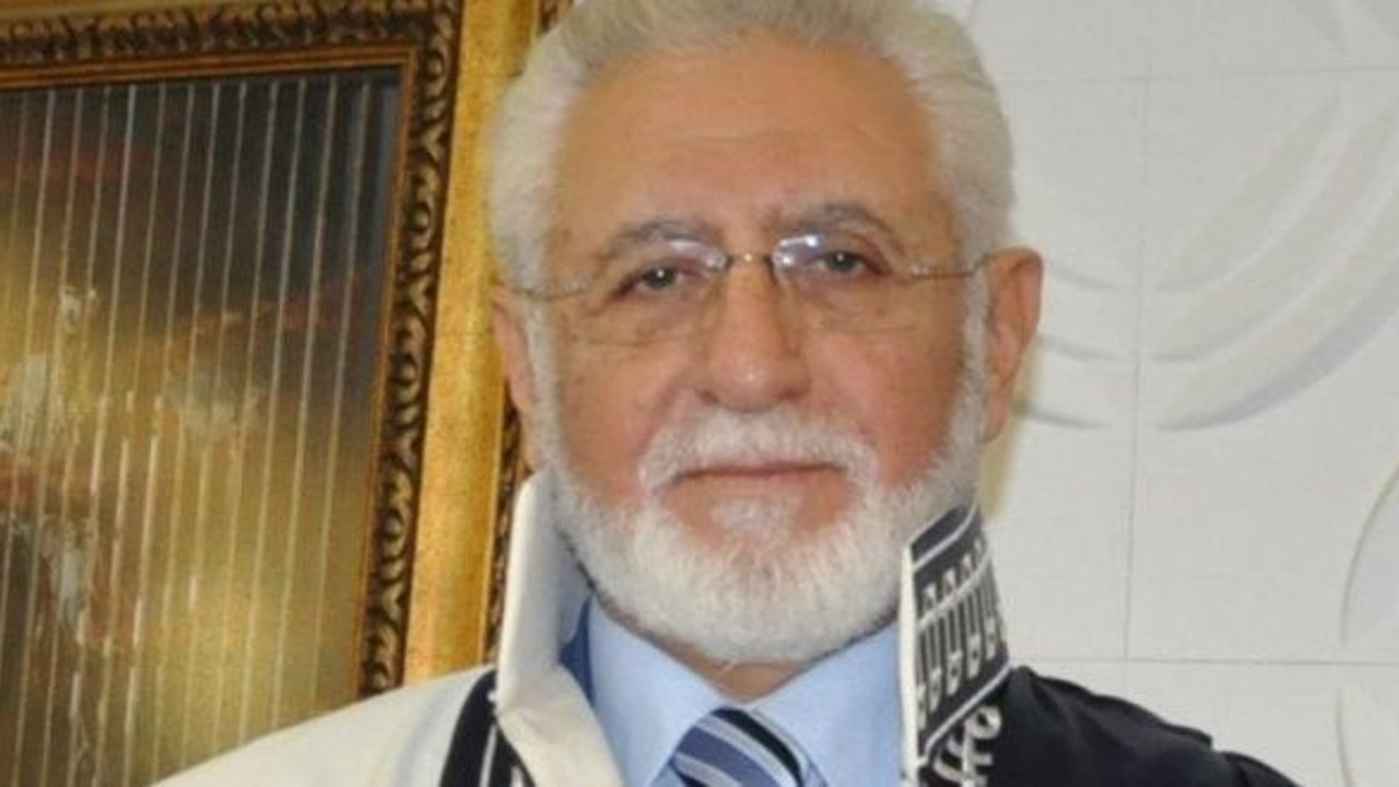 Rektör, Arap şeyhi gibi giyindi