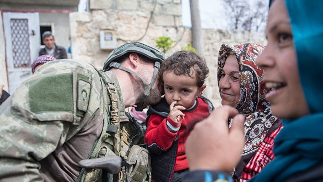 Afrin Mehmetçiği bağrına bastı