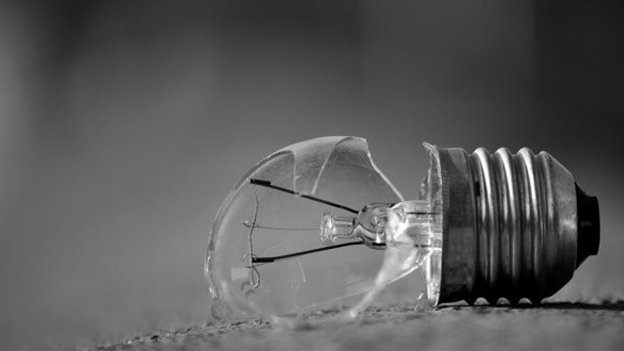 Yeni Şafak yazarı: "AKP'den sadakat ve yakalık ayırt edilemiyor"