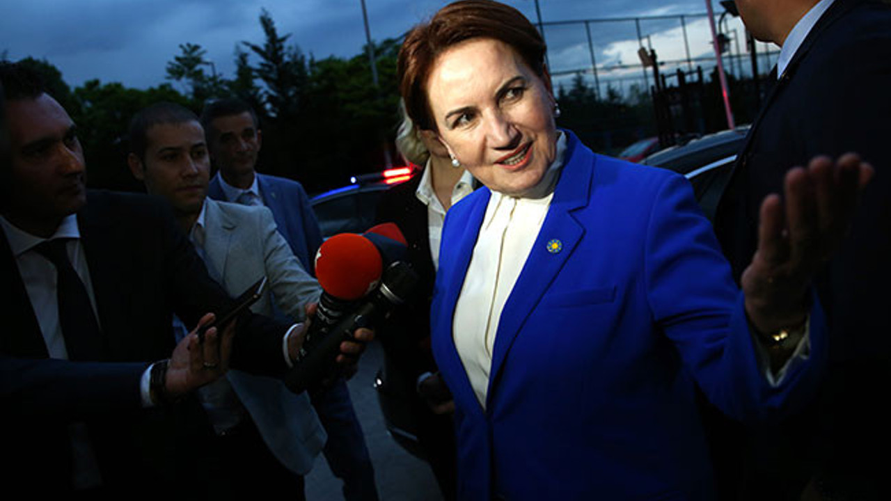 Meral Akşener, Ahmet Takan'ın kızının nikah şahidi oldu