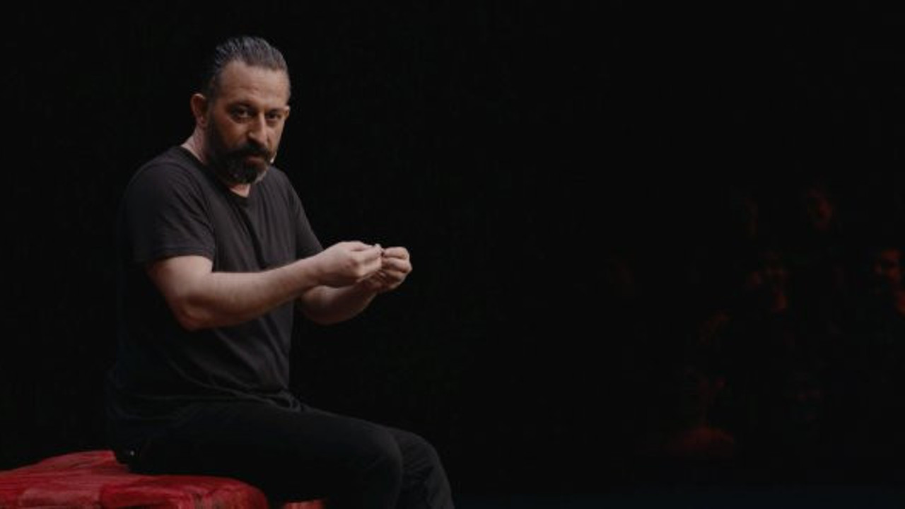 Cem Yılmaz: "Atatürkçüyüz, gururluyuz!"