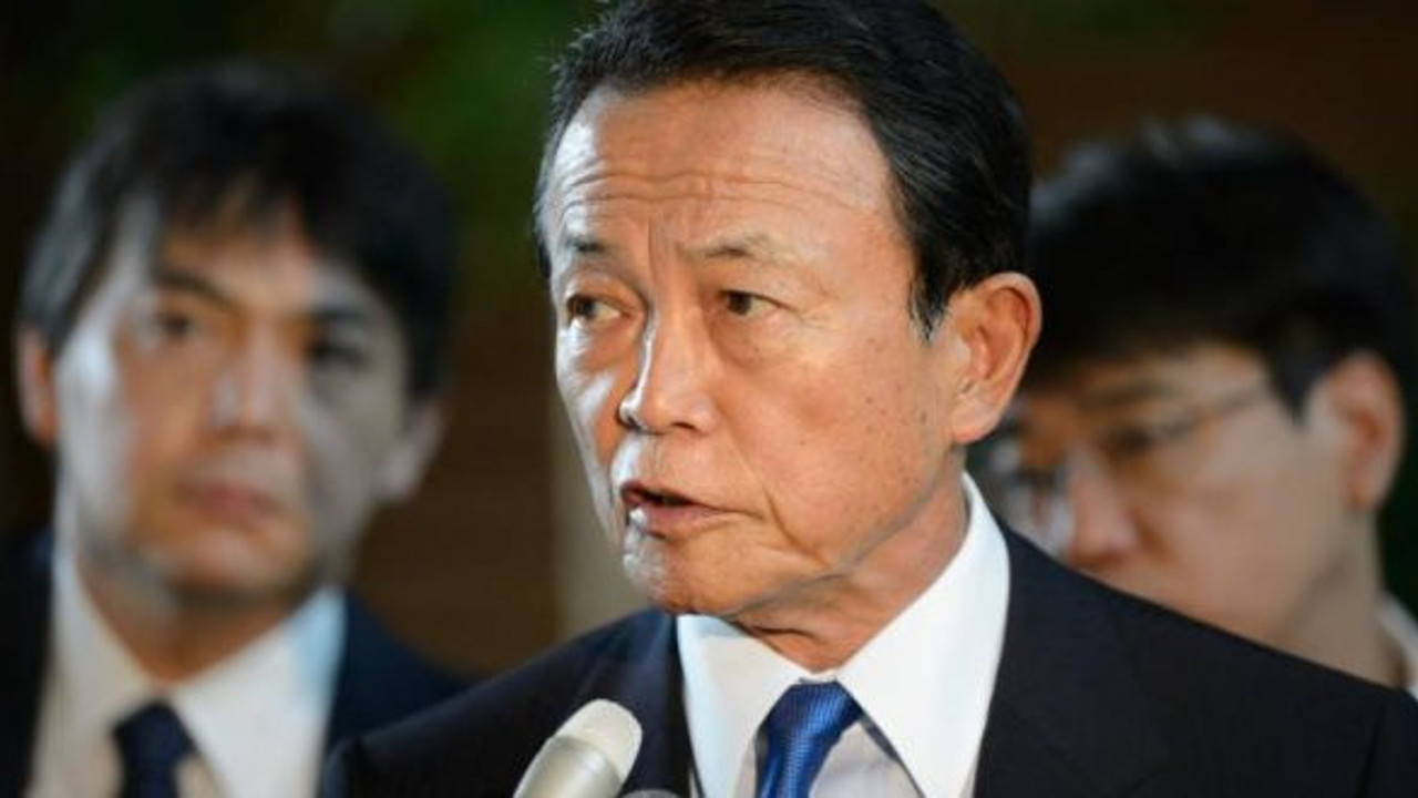 Japonya Maliye Bakanı maaşını kesti